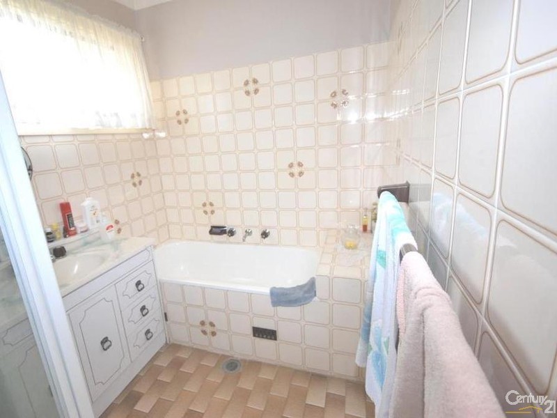 254 Smithfield Road, Fairfield West NSW 2165