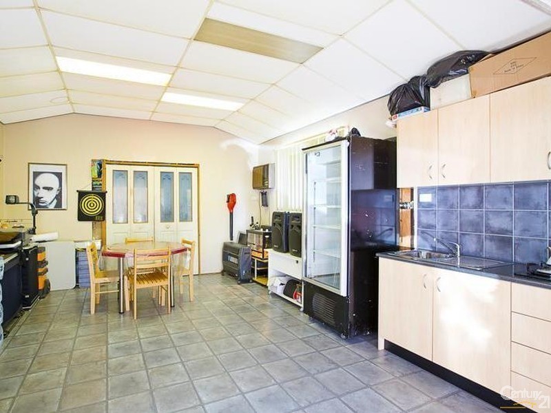 24 Gardiner Crescent, Fairfield West NSW 2165