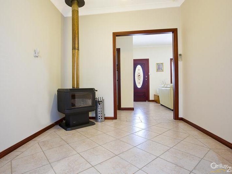 24 Gardiner Crescent, Fairfield West NSW 2165