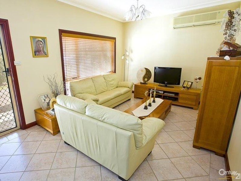 24 Gardiner Crescent, Fairfield West NSW 2165