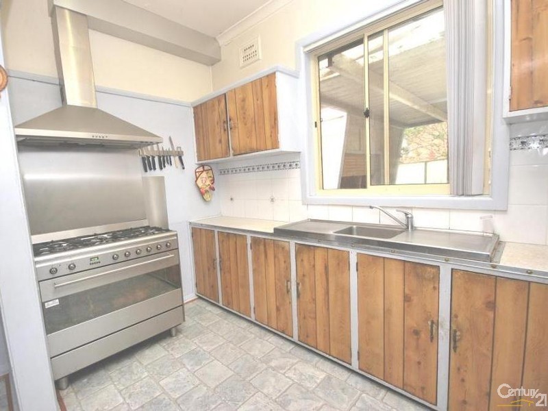 18 Loftus Street, Fairfield East NSW 2165