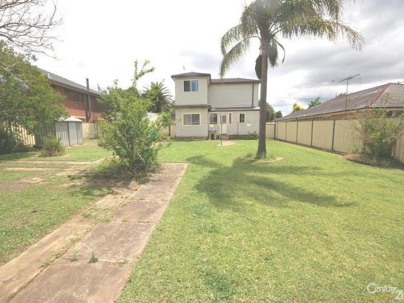 18 Loftus Street, Fairfield East NSW 2165