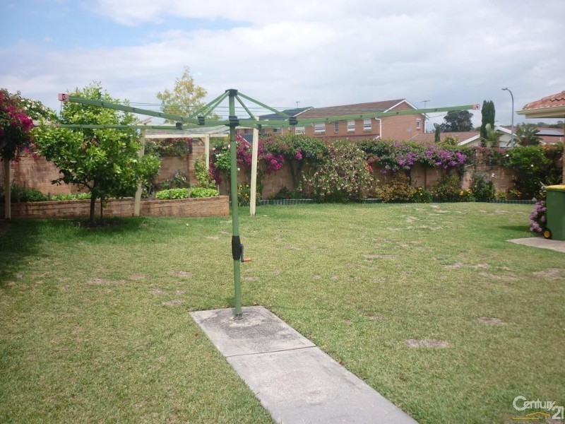 4 Gundagai Crescent, Wakeley NSW 2176