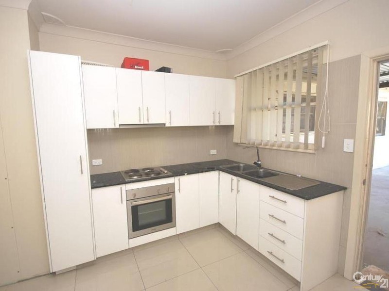 252 Smithfield Road, Fairfield West NSW 2165