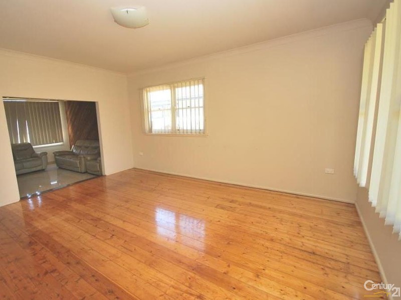 252 Smithfield Road, Fairfield West NSW 2165