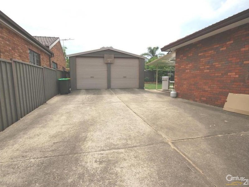 9 Gove Avenue, Green Valley NSW 2168