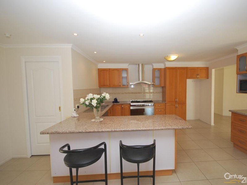 170 Prairievale Rd, Bossley Park NSW 2176