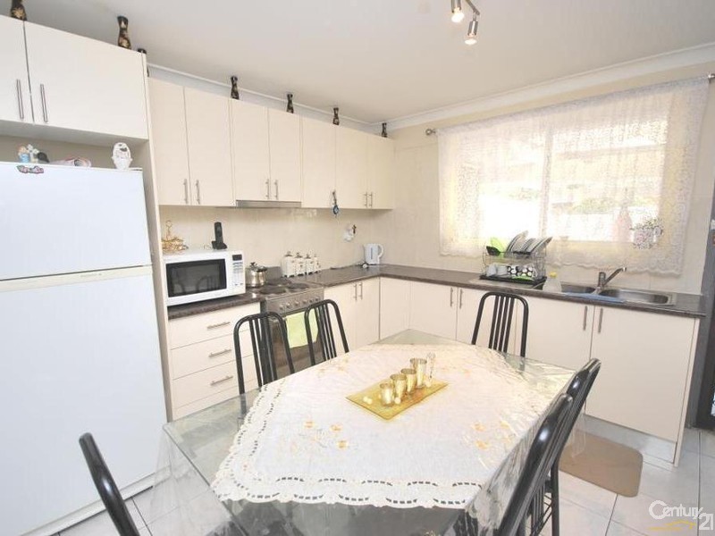 15  Pilliga Cresent, Bossley Park NSW 2176