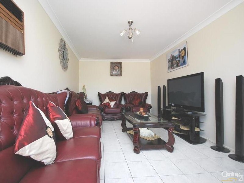 15  Pilliga Cresent, Bossley Park NSW 2176