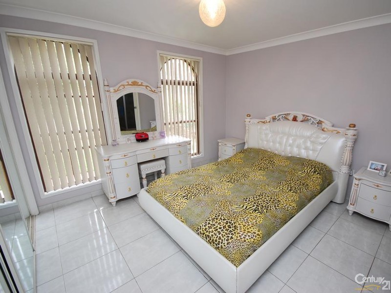 Edensor Park NSW 2176