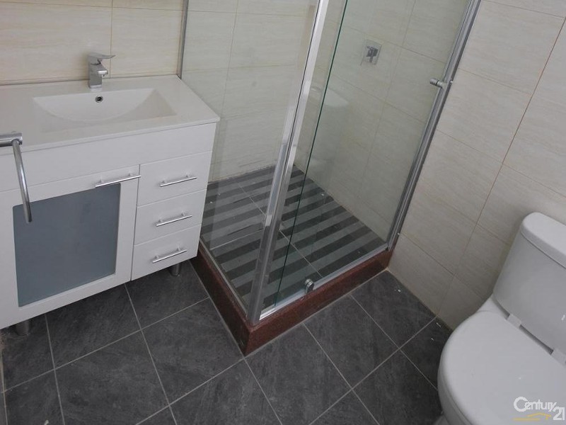 5a Quest Ave, Carramar NSW 2163