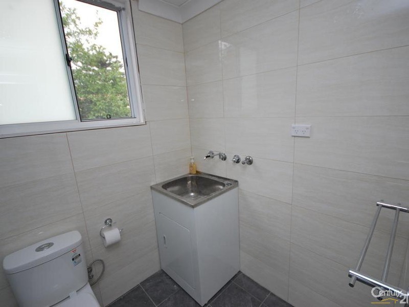 5a Quest Ave, Carramar NSW 2163