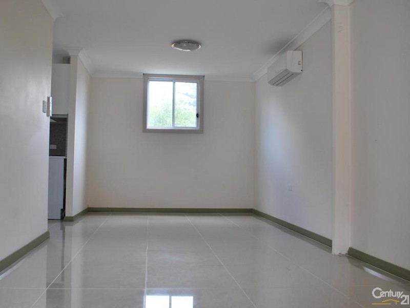 5a Quest Ave, Carramar NSW 2163