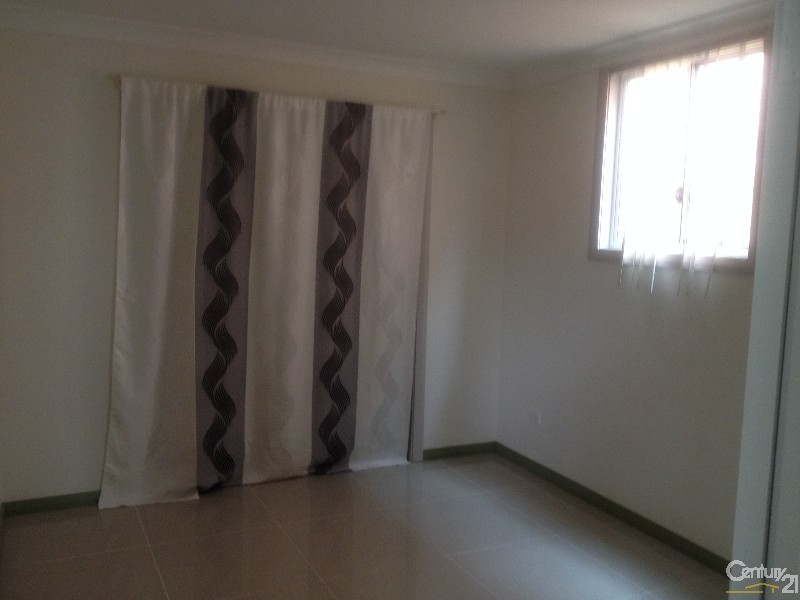 5a Quest Ave, Carramar NSW 2163