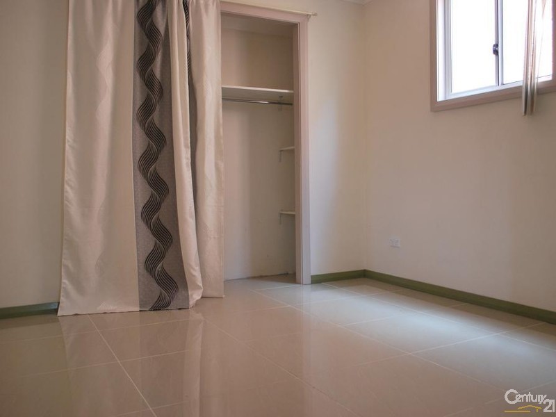 5a Quest Ave, Carramar NSW 2163