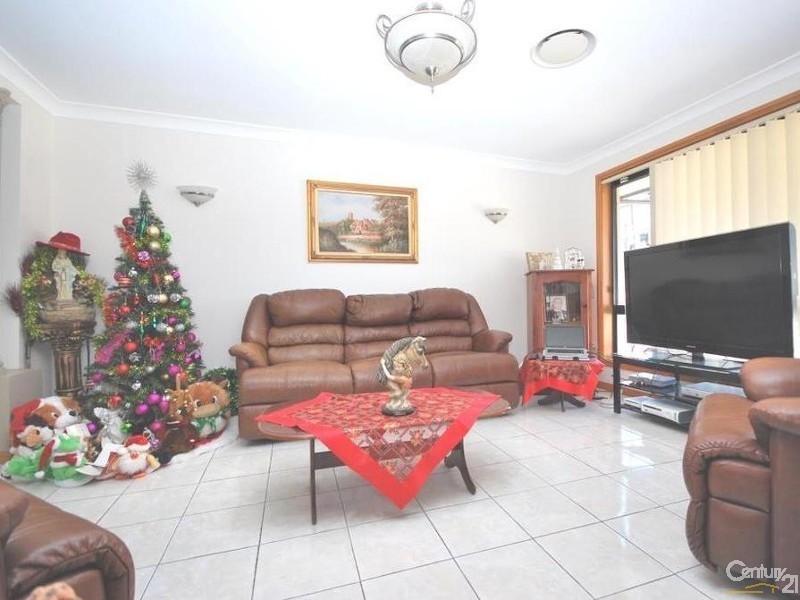 35 Tyrell Cresent, Fairfield West NSW 2165