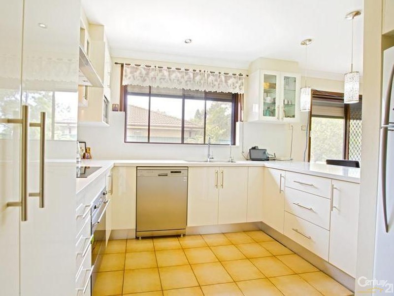 Edensor Park NSW 2176