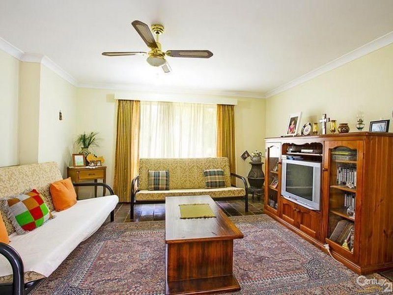 6 Teak Close, Bossley Park NSW 2176