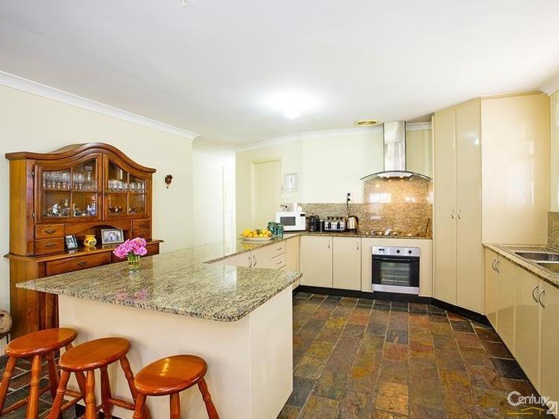 6 Teak Close, Bossley Park NSW 2176