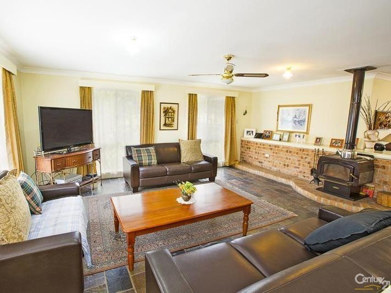 6 Teak Close, Bossley Park NSW 2176