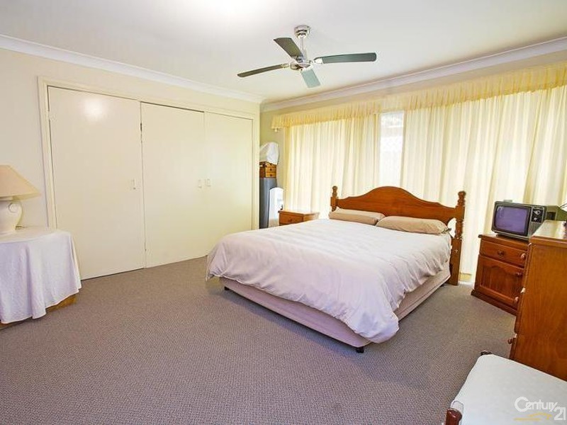 6 Teak Close, Bossley Park NSW 2176