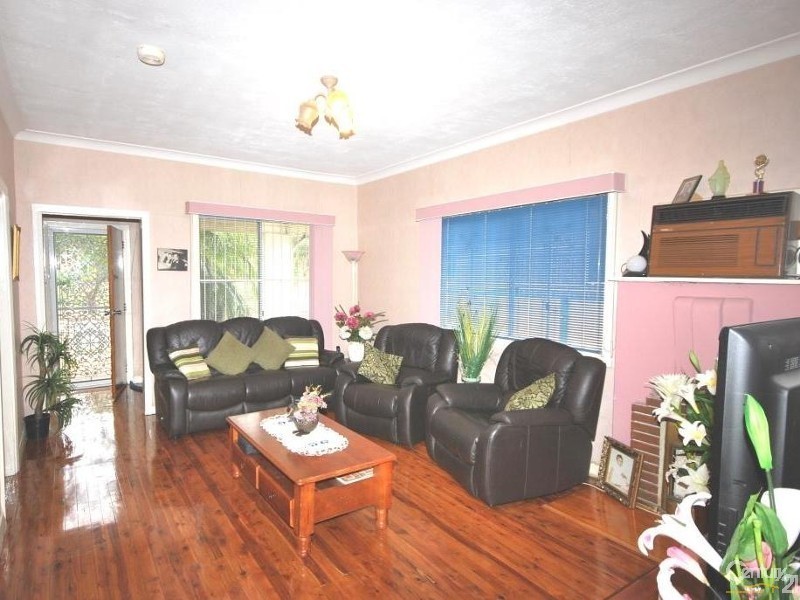 67 Railway Parade, Fairfield NSW 2165