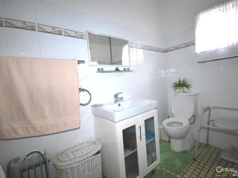 67 Railway Parade, Fairfield NSW 2165