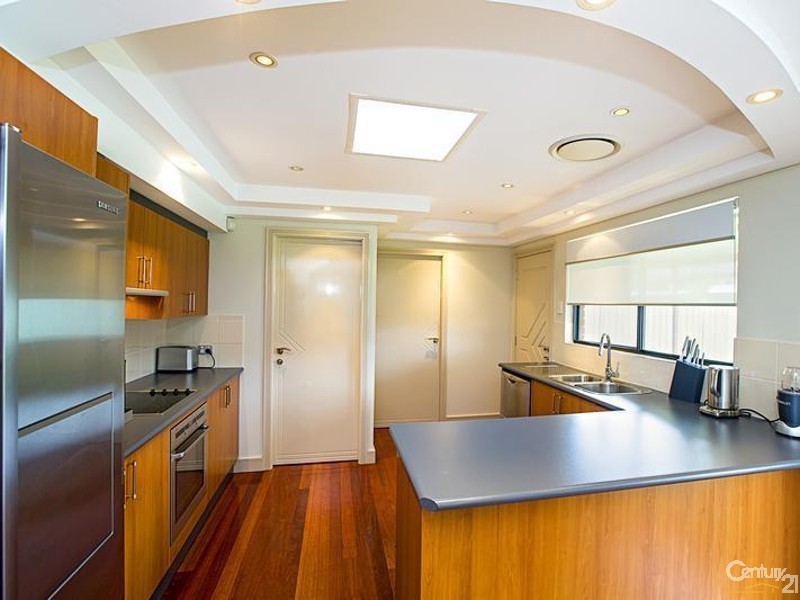 32 Canterbury Road, St Johns Park NSW 2176