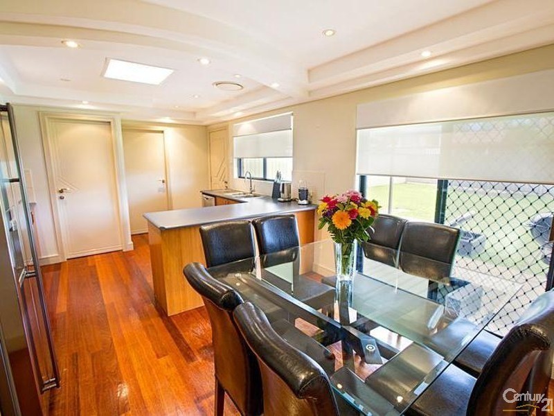 32 Canterbury Road, St Johns Park NSW 2176