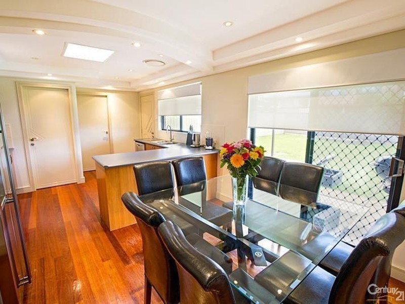 32 Canterbury Road, St Johns Park NSW 2176