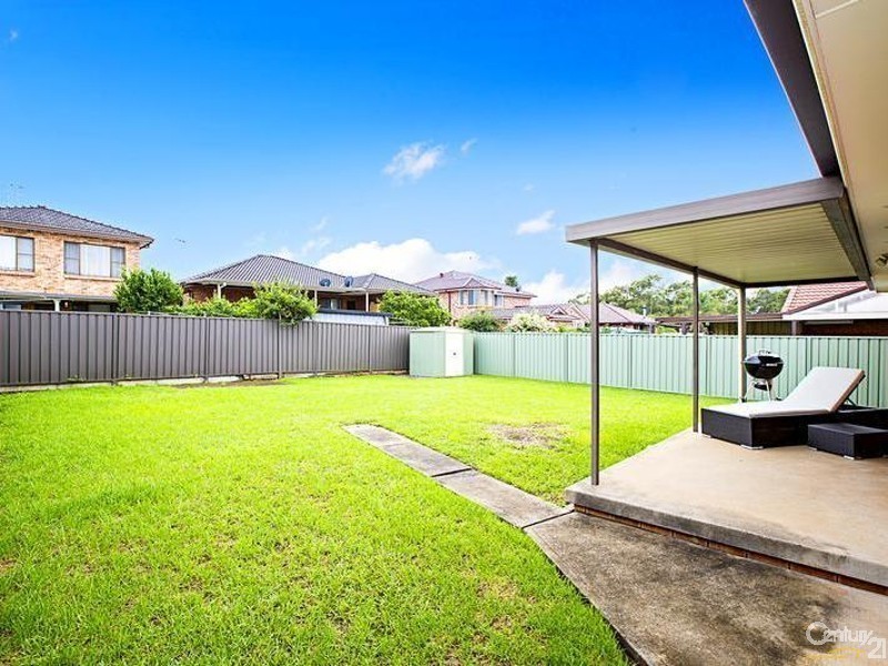 32 Canterbury Road, St Johns Park NSW 2176