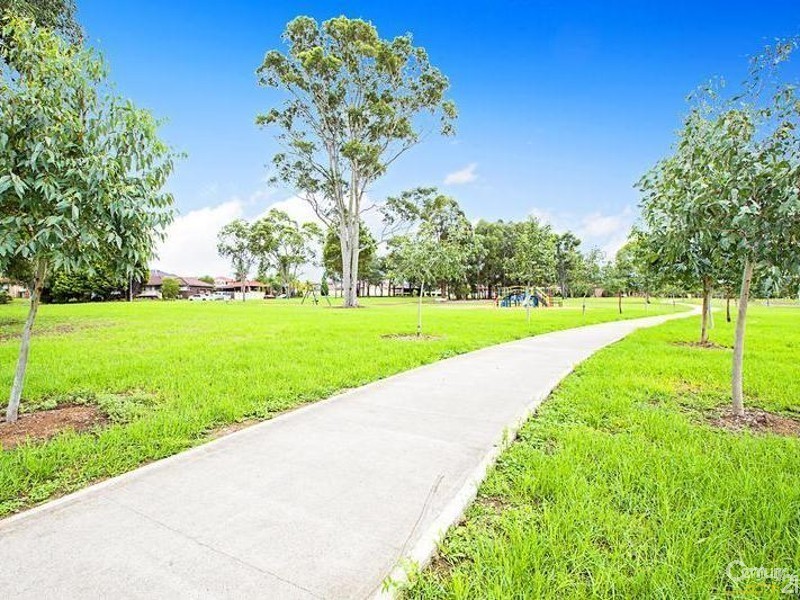 32 Canterbury Road, St Johns Park NSW 2176