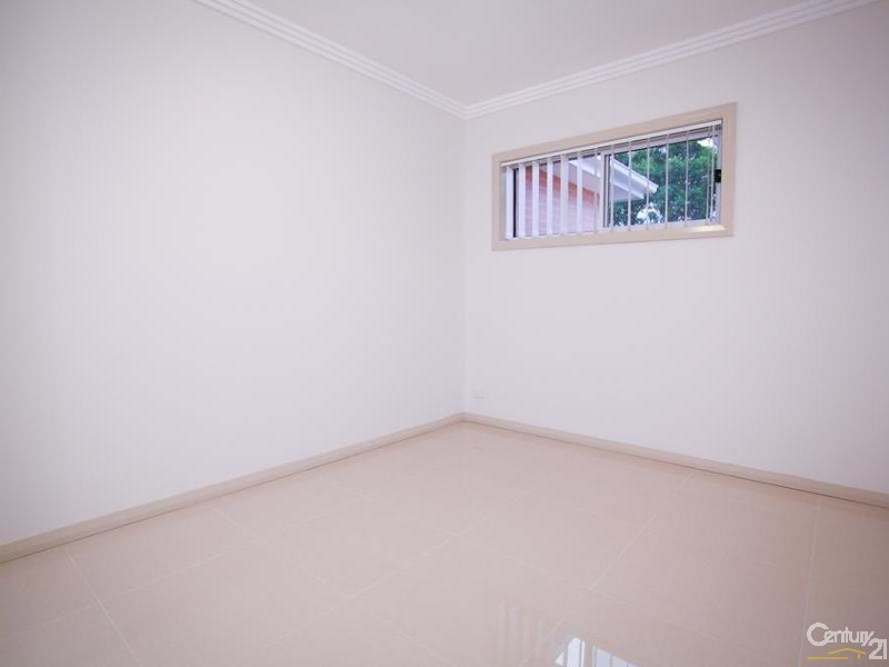 11  Harden St, Canley Heights NSW 2166