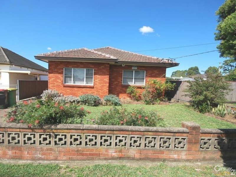 1  Lupin Ave, Fairfield East NSW 2165