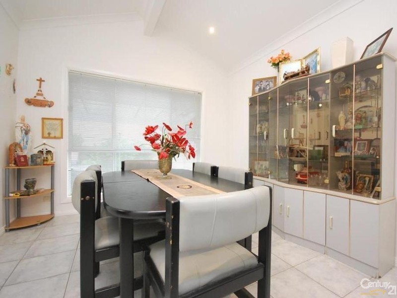 14 Comin Place, Abbotsbury NSW 2176