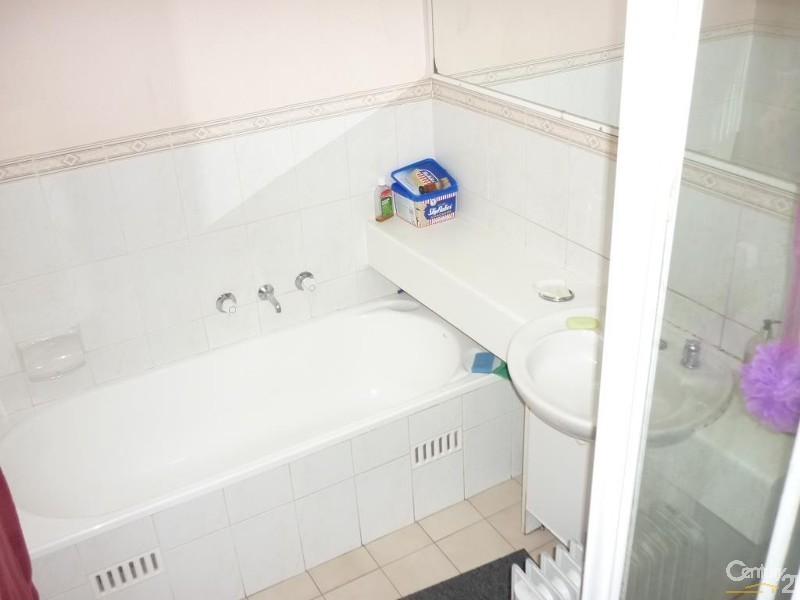 2/10-12 Fairlight Avenue, Fairfield NSW 2165