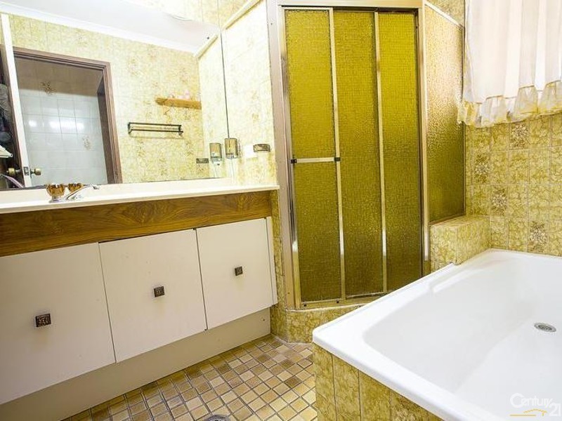 4 Lodge Place, Wetherill Park NSW 2164