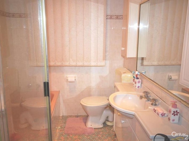 Edensor Park NSW 2176