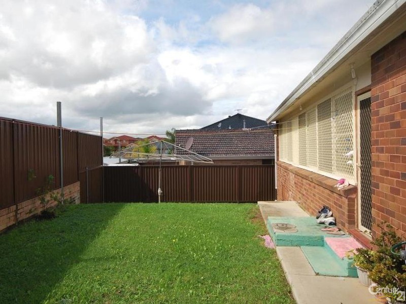 Edensor Park NSW 2176