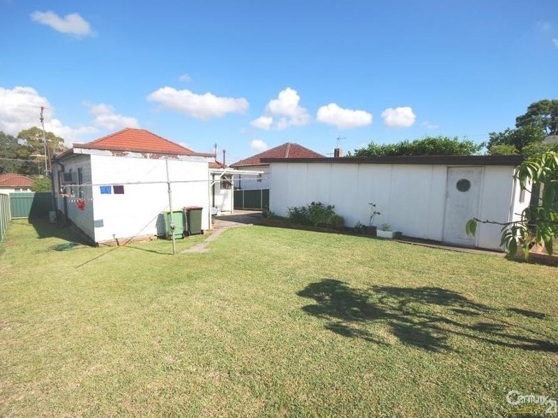 8 Karella Ave, Villawood NSW 2163