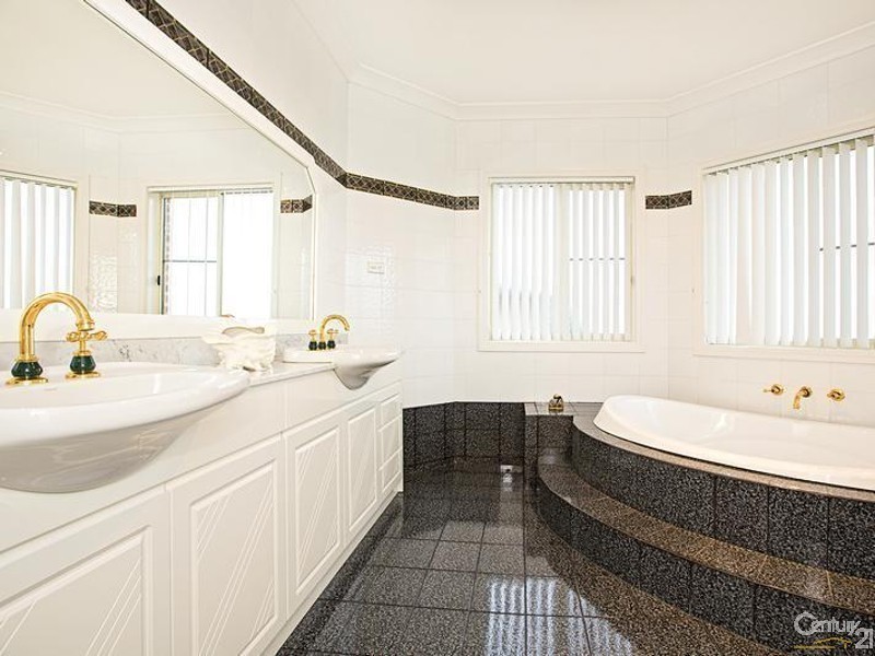 137 Brown Rd, Bonnyrigg Heights NSW 2177