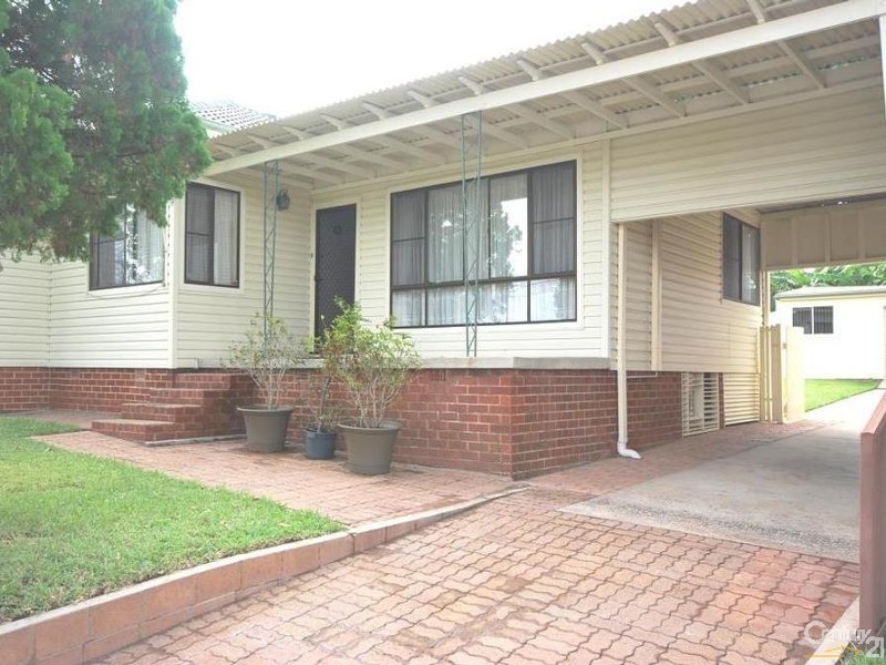 12 Warrumbungle Street, Fairfield West NSW 2165