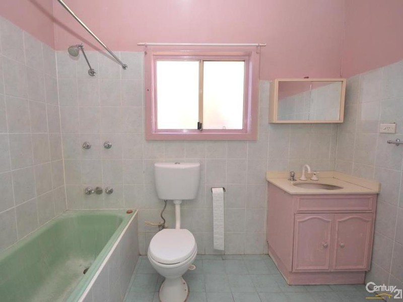 32 Rosina, Fairfield West NSW 2165