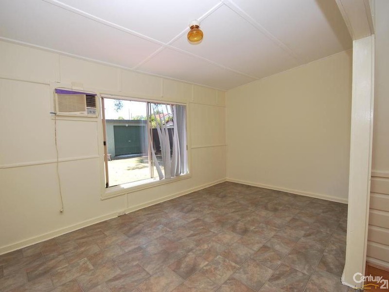 32 Rosina, Fairfield West NSW 2165