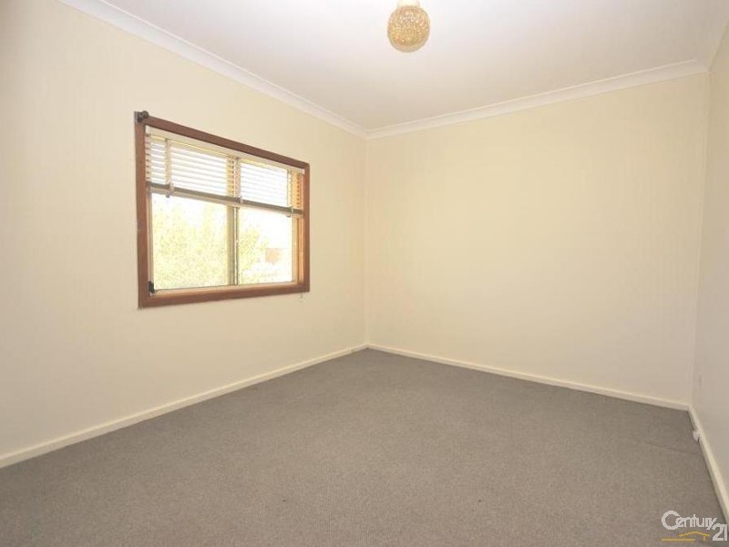 32 Rosina, Fairfield West NSW 2165