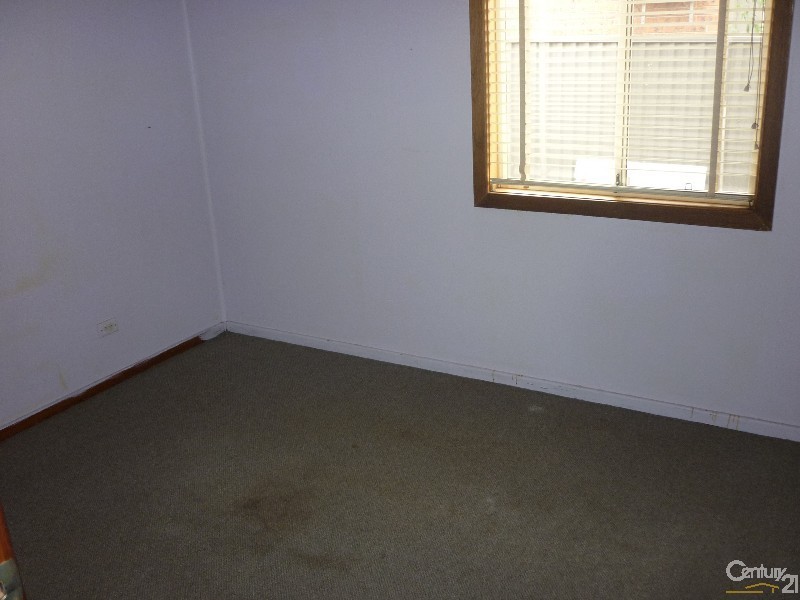 32 Rosina, Fairfield West NSW 2165