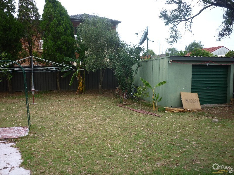 32 Rosina, Fairfield West NSW 2165