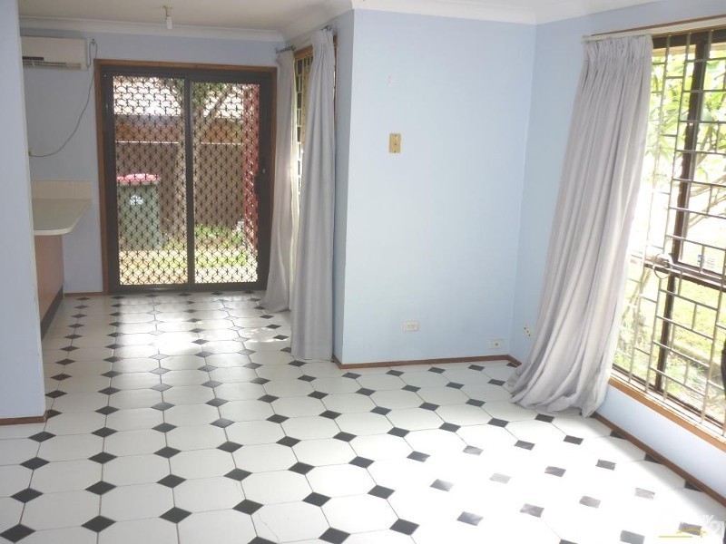 Edensor Park NSW 2176