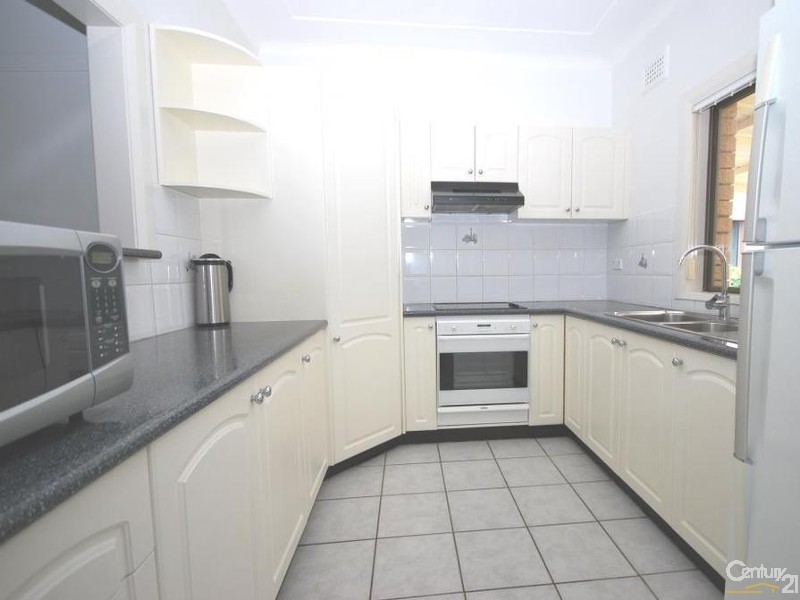 44 Riverview Rd, Fairfield NSW 2165