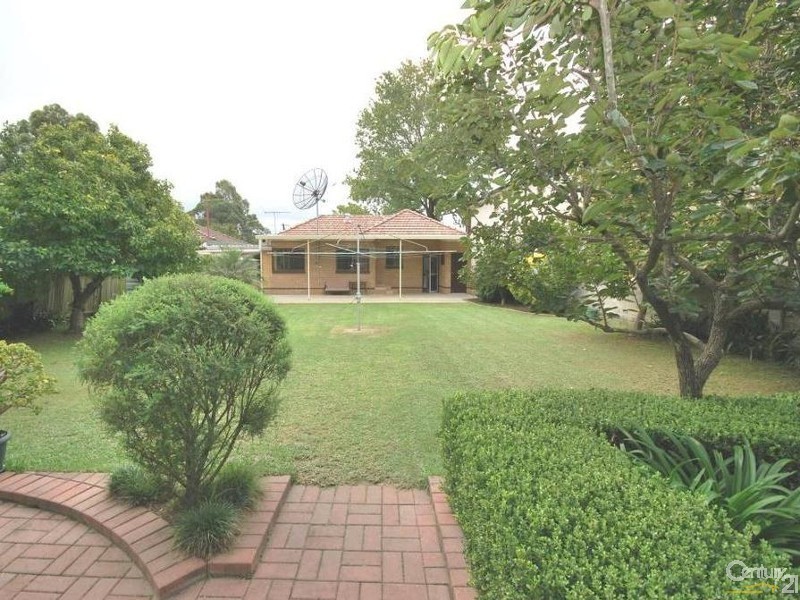 44 Riverview Rd, Fairfield NSW 2165